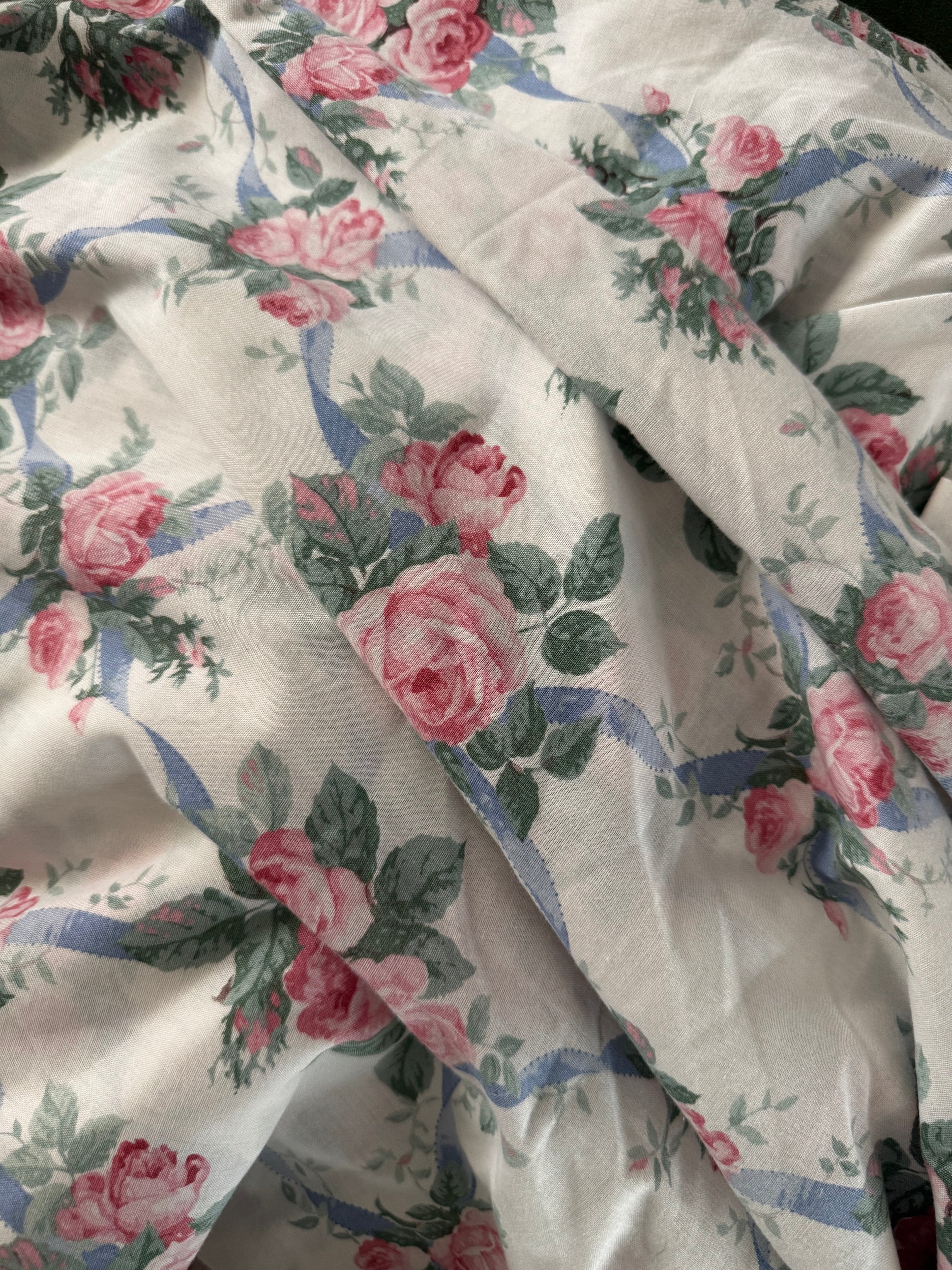 Ribbons & roses