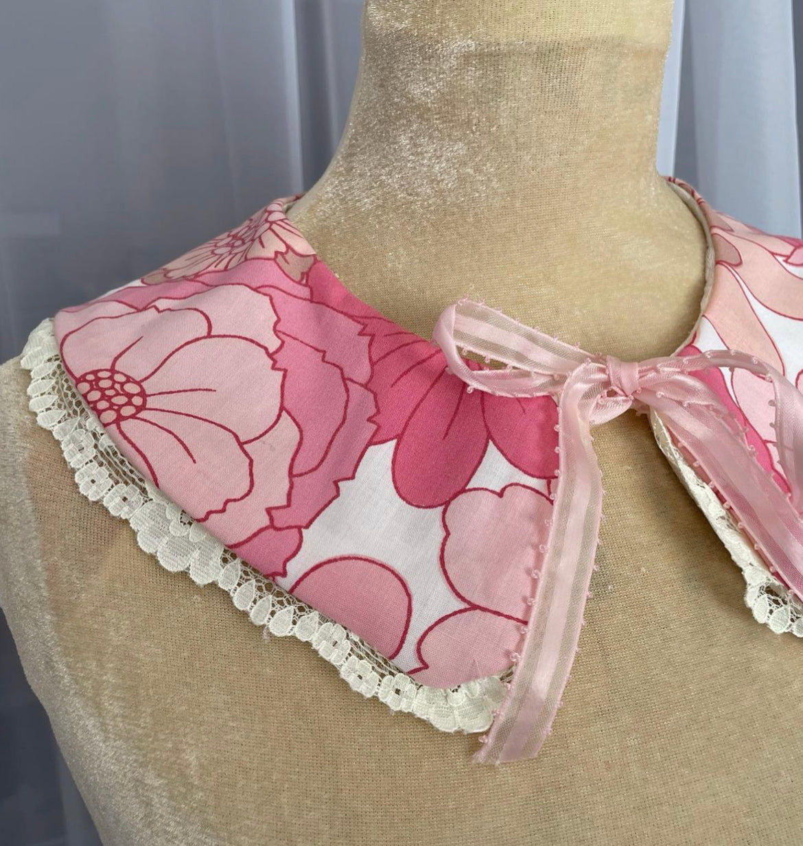 Reversible collar in Ivory leaf & Pink 70’s floral